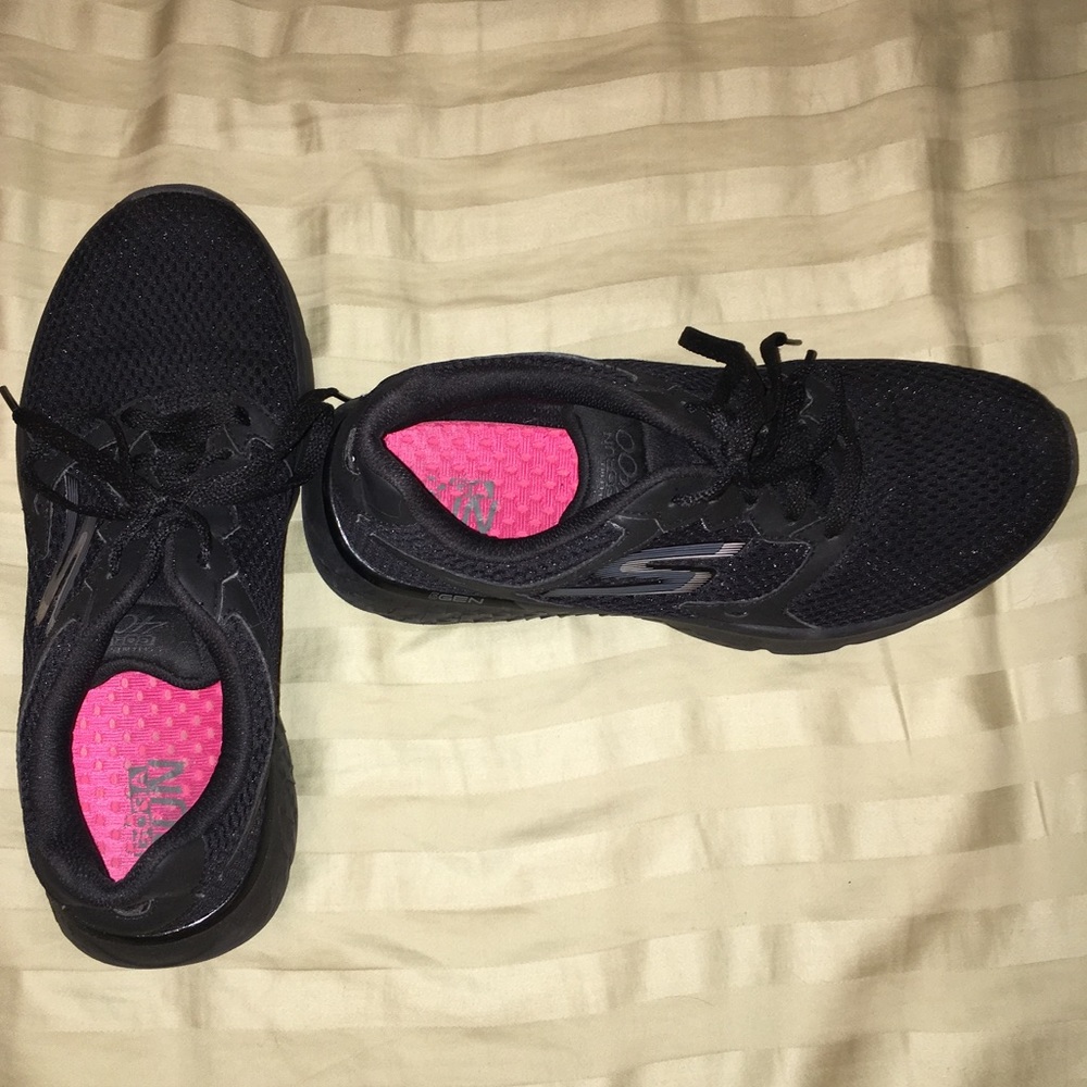 All Black Memory Foam Sketchers Sneakers